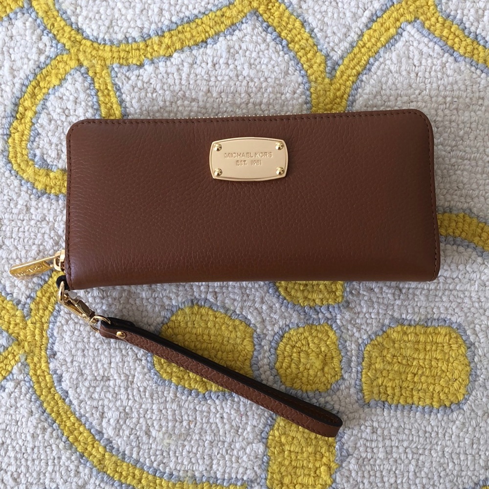 🤎NWT Michael Kors Jet Set Leather Wallet🤎